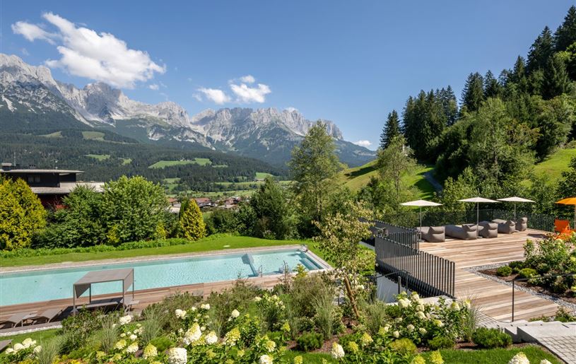 pool-mit-terasse-bearbeitet-3
