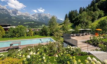 pool-mit-terasse-bearbeitet